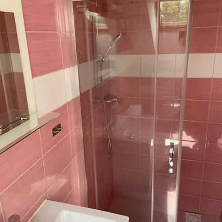 Lucie Nouzova - V Soukromi Homestay Lomnice nad Luznici